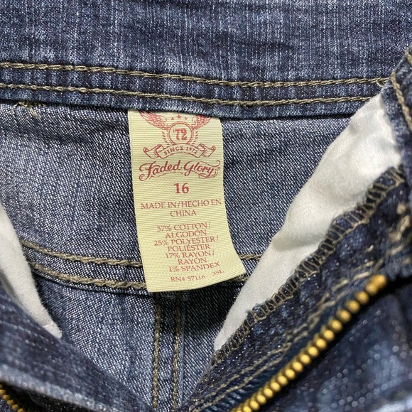 Dark wash Denim Cuffed Shorts - Picture 6 of 6